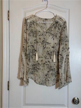 Haute Hippie 100% Silk Blouse featuring a Floral Print, Long Bell Sleeves Size M